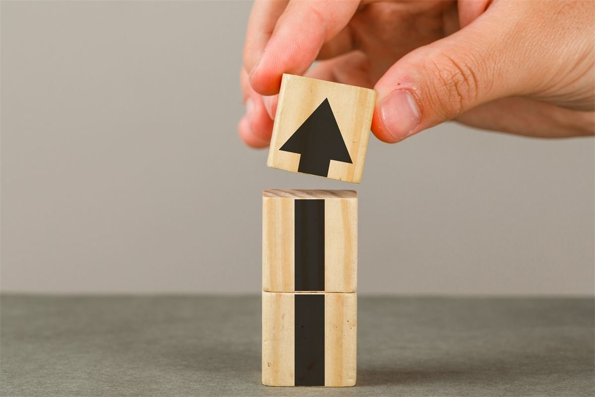 Building blocks with an upward arrow - business expansion