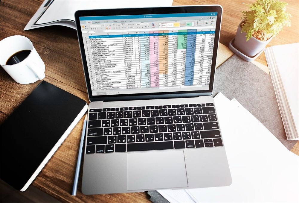 Monthly payroll calculation in a spreadsheet